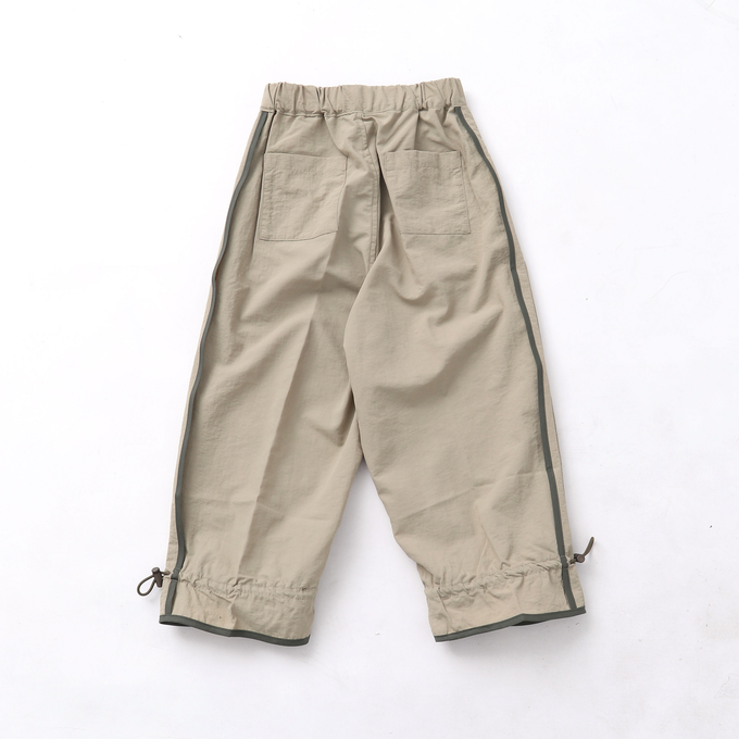 〈残り105cmのみ〉NUNUFORME ヌヌフォルム<br>49-nf19-667-182<br>サイドパイピングストレートパンツ