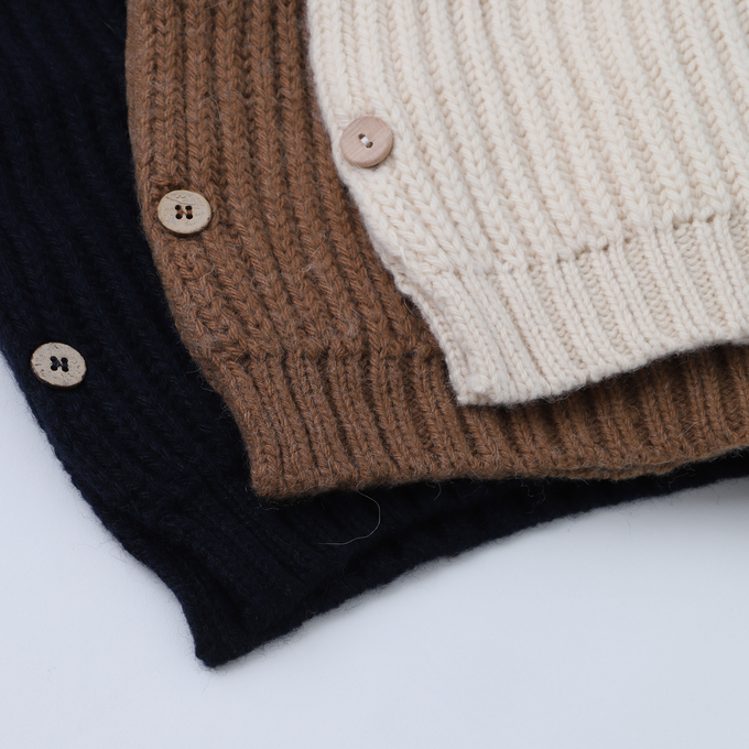 1 + in the family<br>ワンモア イン ザ ファミリー<br>Highneck vest ハイネックベスト エクリュ