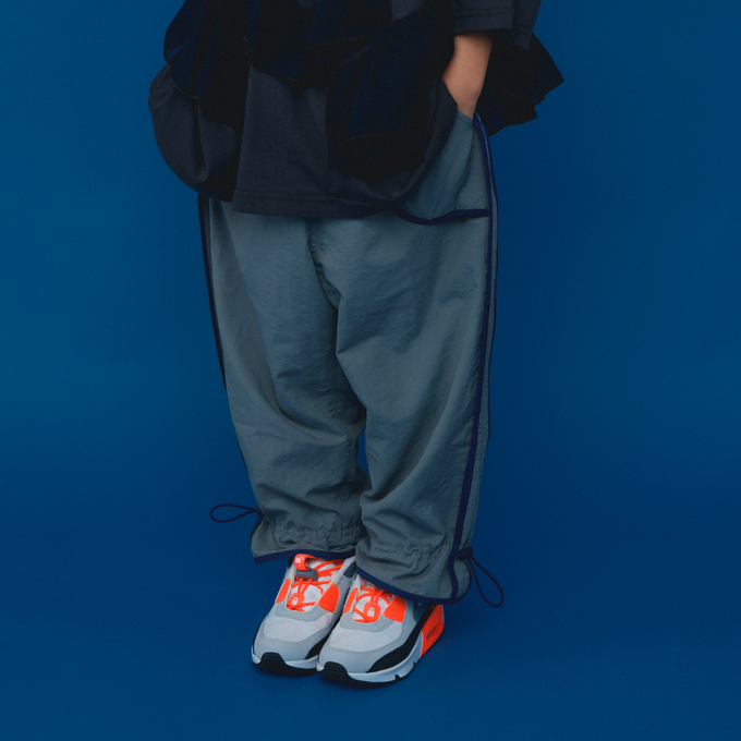 〈残り105cmのみ〉NUNUFORME ヌヌフォルム<br>49-nf19-667-182<br>サイドパイピングストレートパンツ