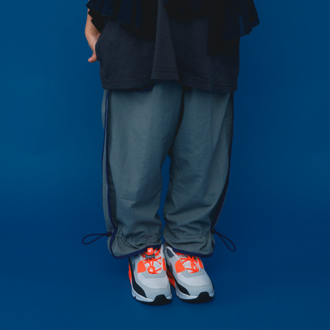 〈残り105cmのみ〉NUNUFORME ヌヌフォルム<br>49-nf19-667-182<br>サイドパイピングストレートパンツ