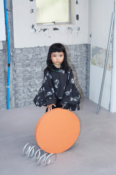 frankygrow<br>フランキーグロウ<br>GRAFFITIED BEAR FRILL SLEEVES PO<br>25FWSH-090